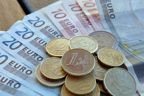 انگلیسی‌ها از ترس سقوط ارزش پوند به خرید یورو هجوم برده‌اند