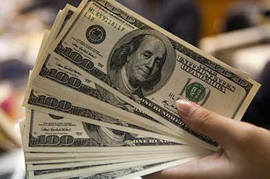 حرکت دلار به سوی میانه کانال ۱۳هزار تومانی