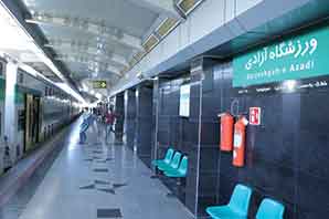 خدمات رسانی شرکت بهره برداری متروی تهران به تماشاگران دربی ۹۰